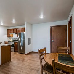 dining room at Mayhew Apartments in Sauk Rapids MN