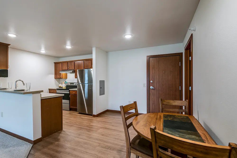 dining room at Mayhew Apartments in Sauk Rapids MN